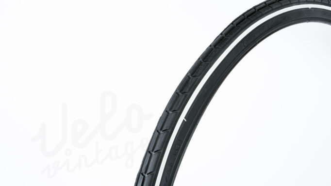 CST Classic Tradition Dæk | 26 x 1 3/8'' / 37-590 | Sort Med Hvid Stribe .