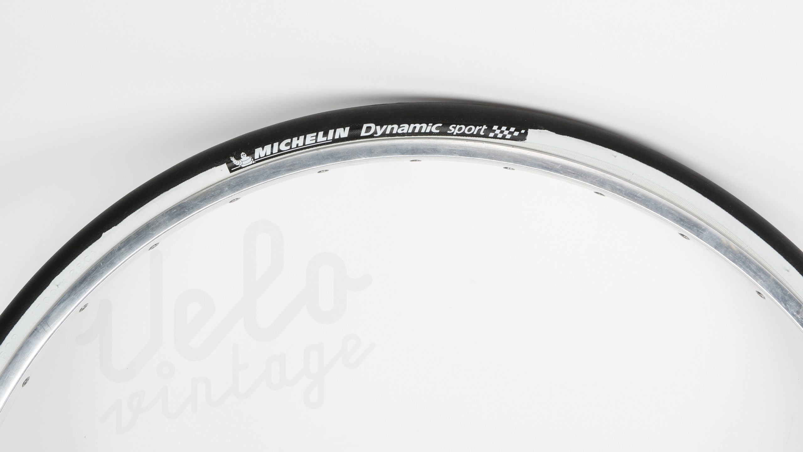 Michelin-Dynamic-Sport_Blk-Wht-2