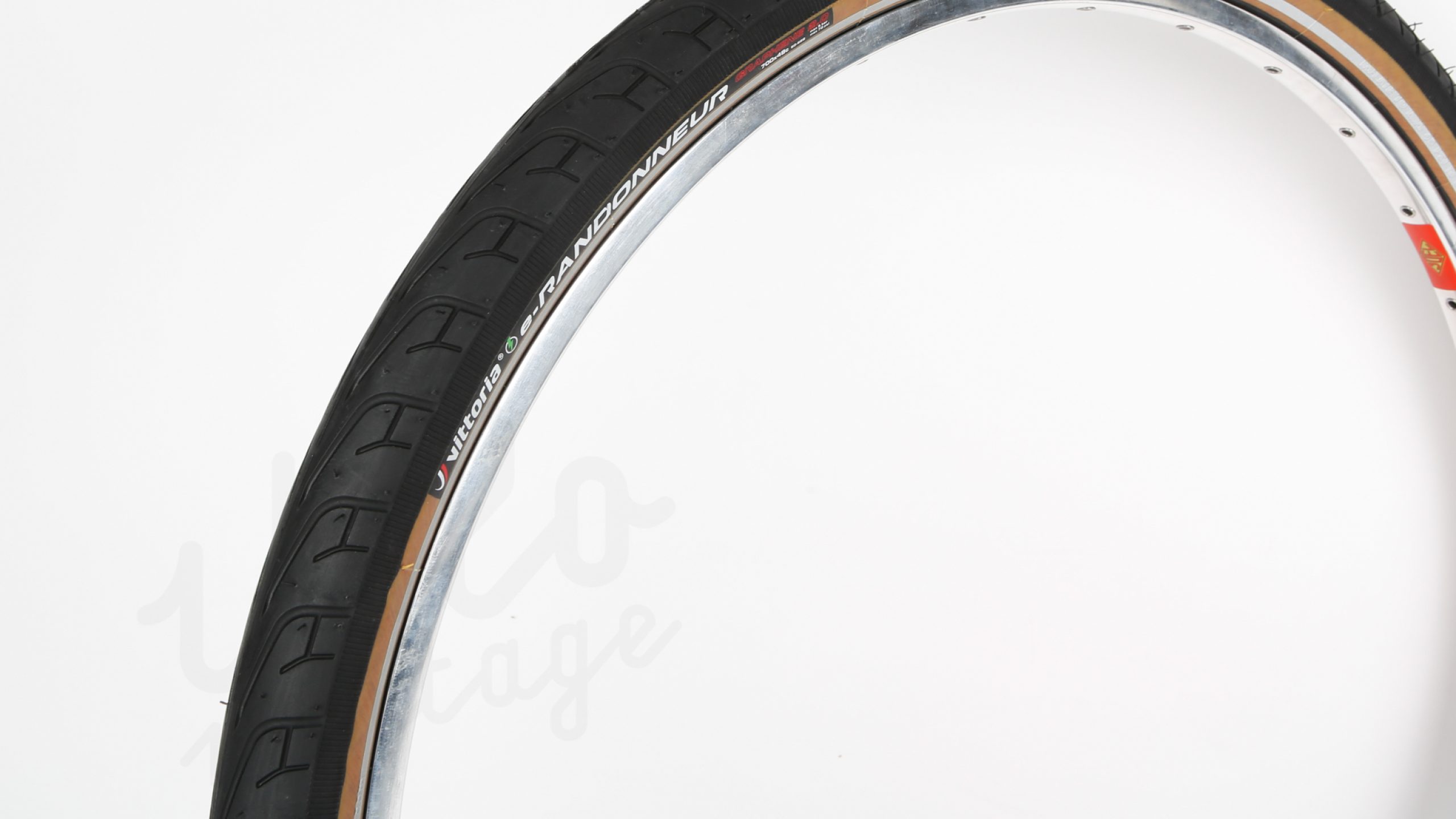 Vittoria-E-Randonneur-Graphene-2.0_700x48c_BLK-skinwall-3